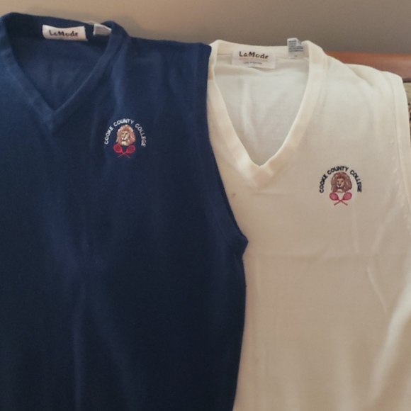 La Mode Other - 2 vintage sweater vests